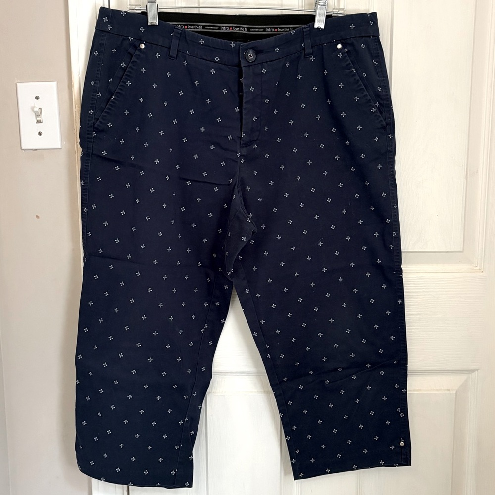 Intro Love the Fit Navy Cropped Pants with Printed White Pattern